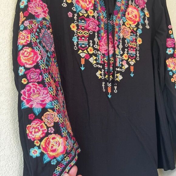 New! Savanna Jane Black Embroidered Boho Peasant Blouse Size Small - Picture 4 of 7
